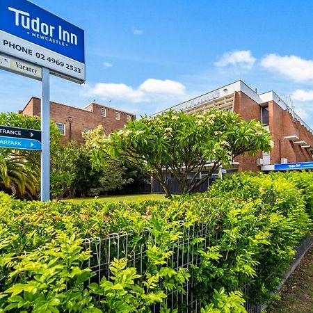 Tudor Inn Ньюкасл Экстерьер фото