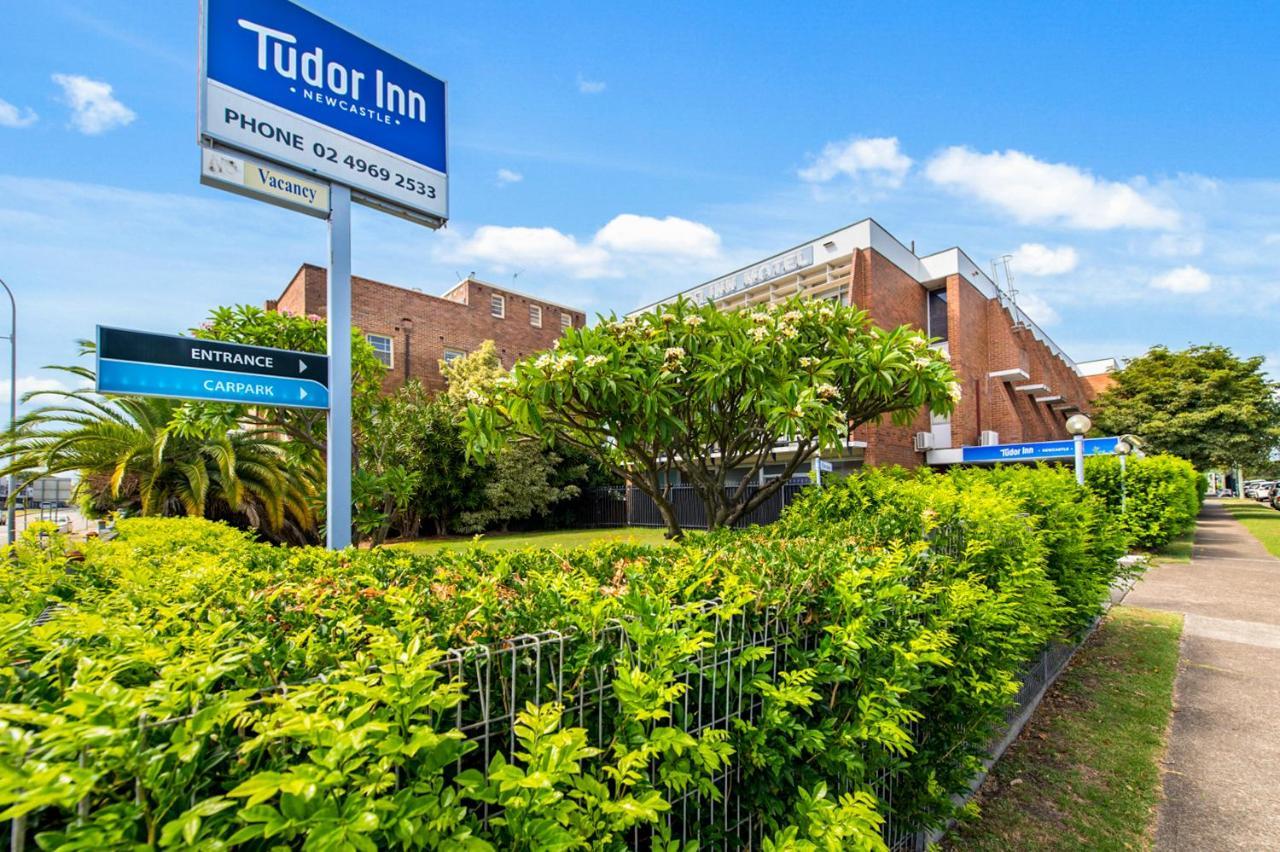 Tudor Inn Ньюкасл Экстерьер фото