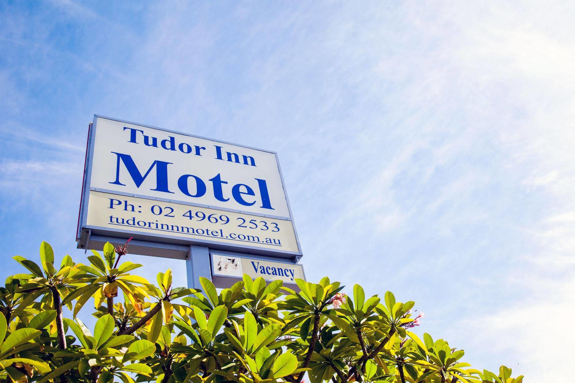 Tudor Inn Ньюкасл Экстерьер фото